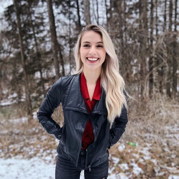 Meet your Posher, Jennifer - Picture 1 of 1